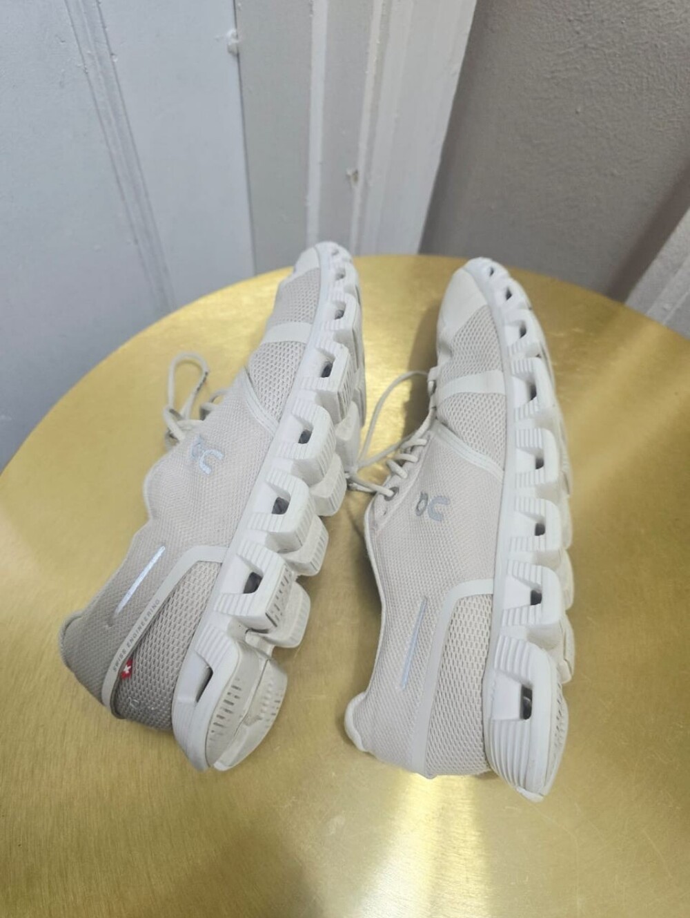 On Running Cloud 5 Women's All White Running Athletic Casual Size 8.5 - Picture 6 of 10
